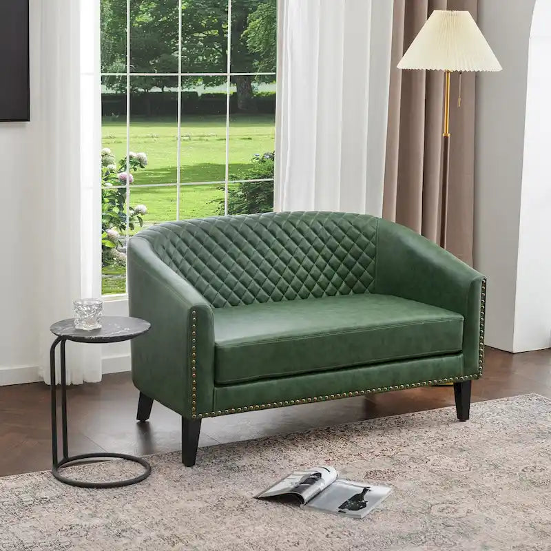 Causeuse touffetée en simili-cuir en forme de tonneau de 50" avec rivets en laiton