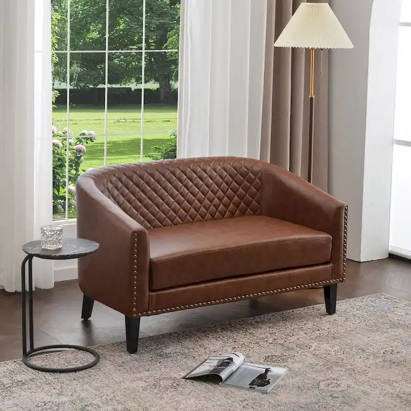 Causeuse touffetée en simili-cuir en forme de tonneau de 50" avec rivets en laiton