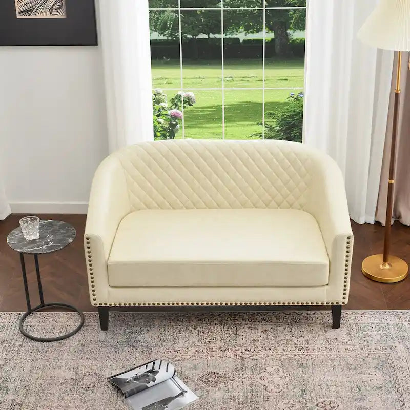Causeuse touffetée en simili-cuir en forme de tonneau de 50" avec rivets en laiton