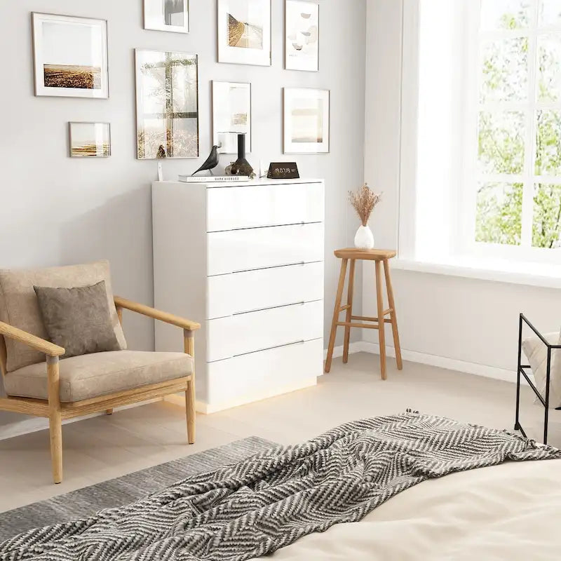 Commode haute brillance à 5 tiroirs avec éclairage LED et plateau spacieux